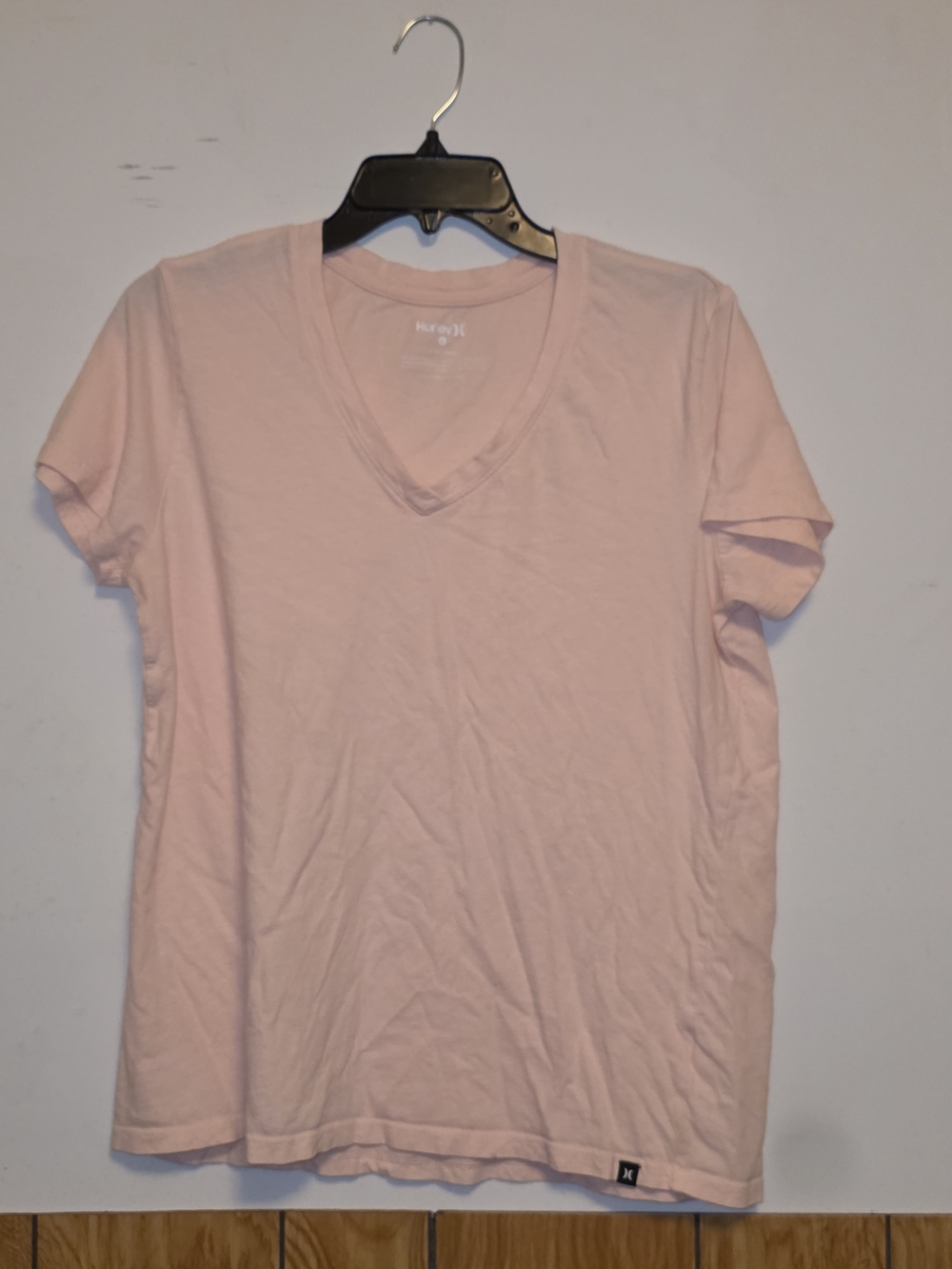Hurley Pale Pink V‑Neck Short Sleeve Tee